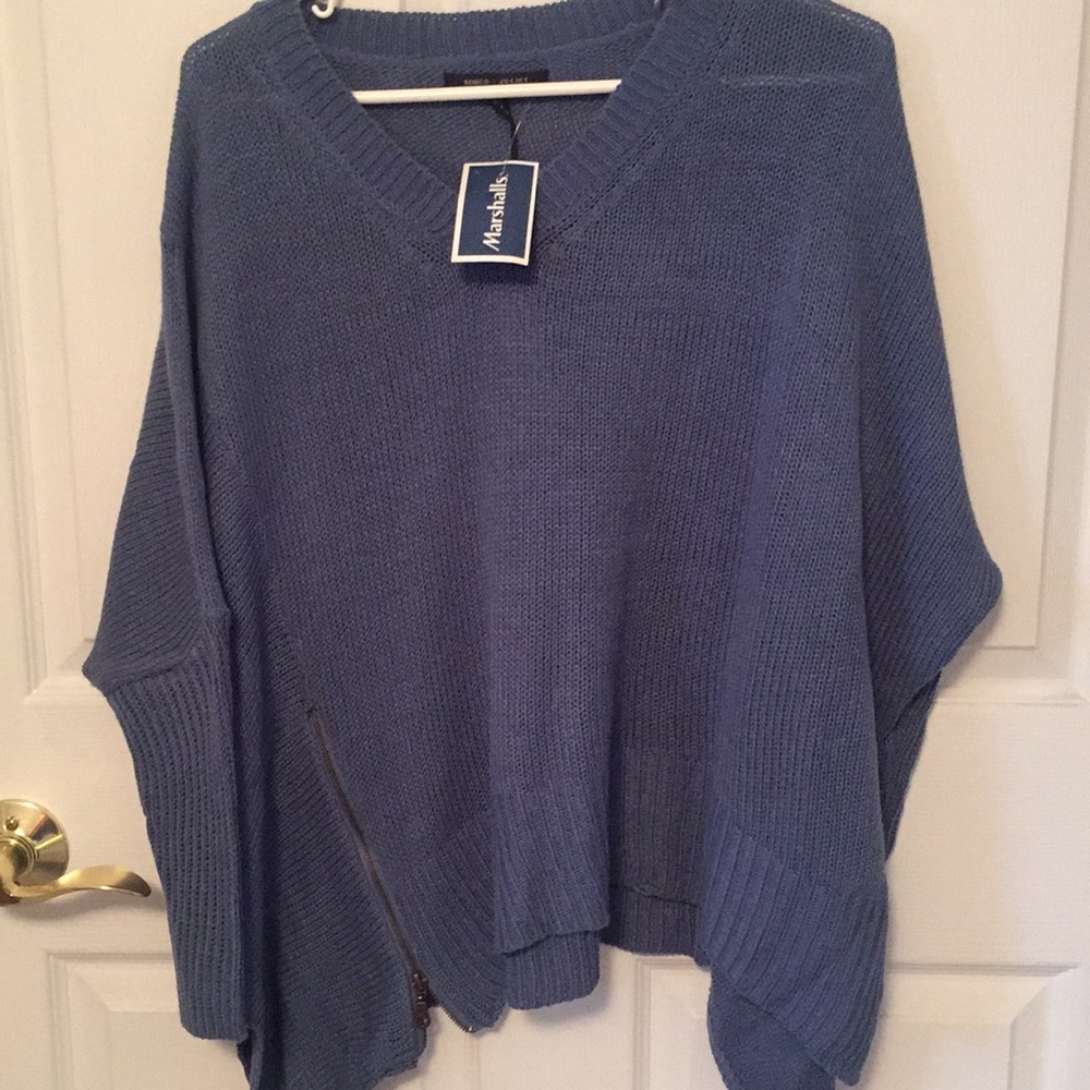 Blue loose-flowing sweater NWT